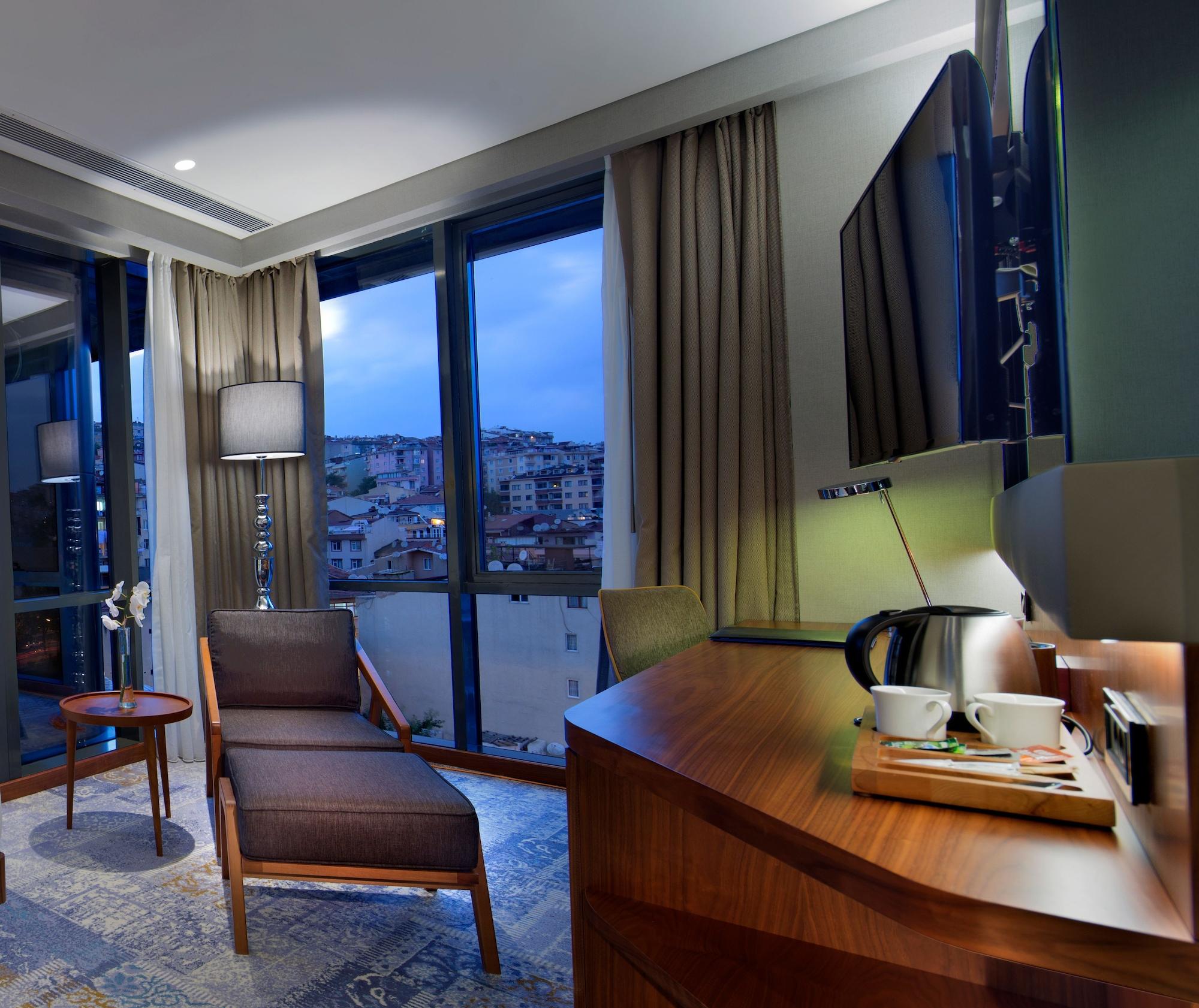 Hotel Doubletree By Hilton Istanbul - Piyalepasa Exteriér fotografie A room at the hotel
