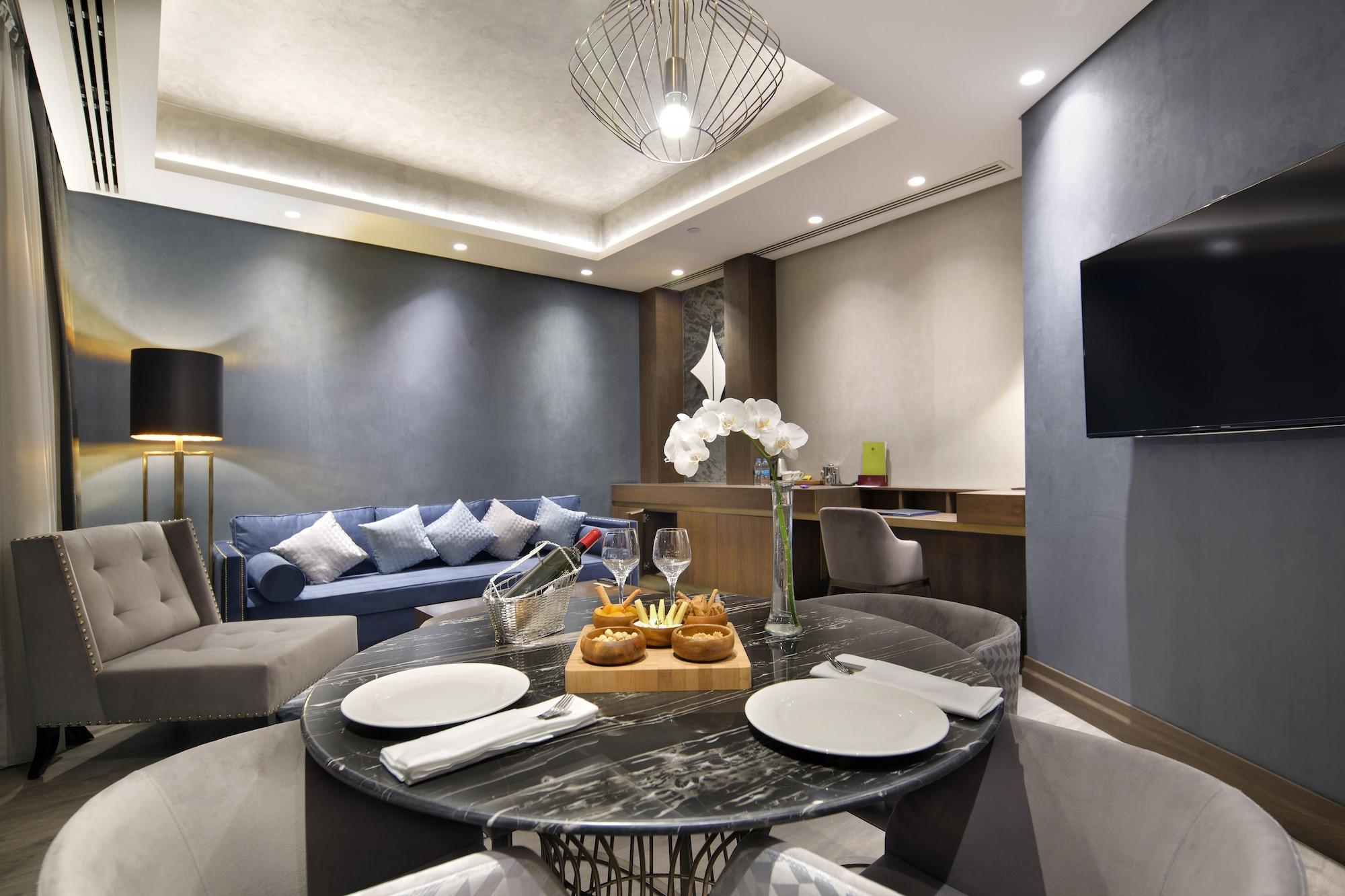 Hotel Doubletree By Hilton Istanbul - Piyalepasa Exteriér fotografie The Residence, The Ritz-Carlton, Dubai