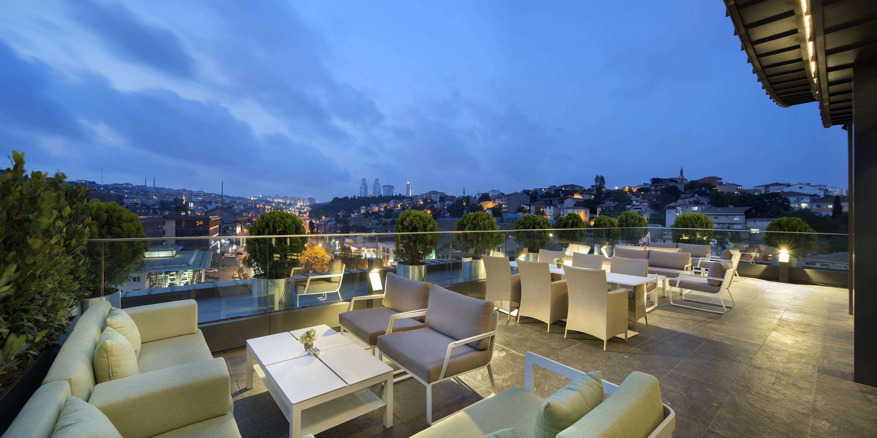 Hotel Doubletree By Hilton Istanbul - Piyalepasa Exteriér fotografie The view from the rooftop
