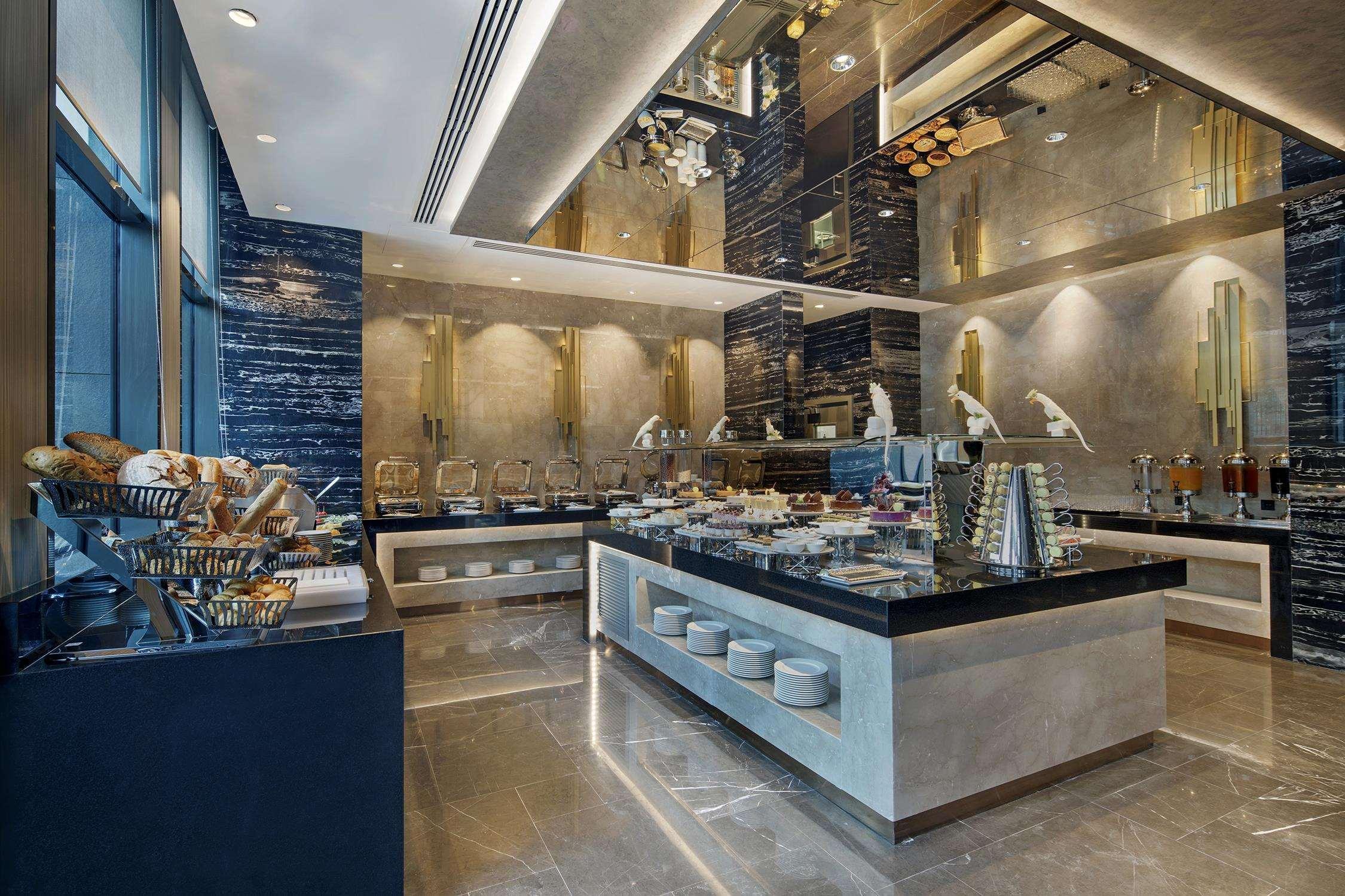 Hotel Doubletree By Hilton Istanbul - Piyalepasa Exteriér fotografie The buffet at the hotel