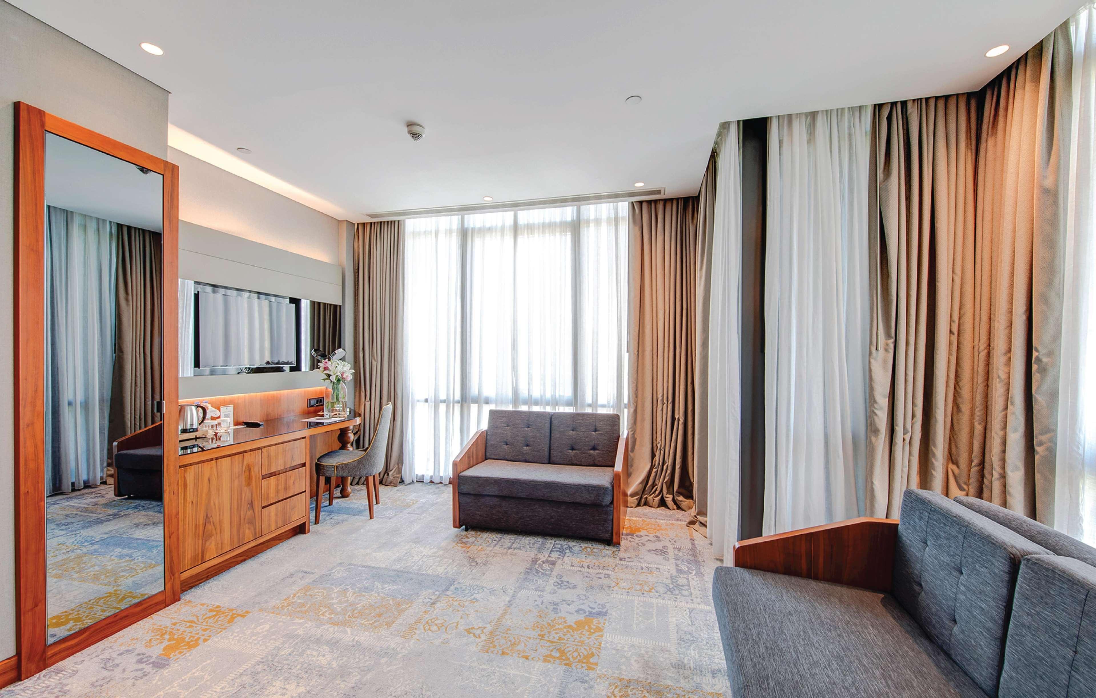 Hotel Doubletree By Hilton Istanbul - Piyalepasa Exteriér fotografie A suite at the hotel