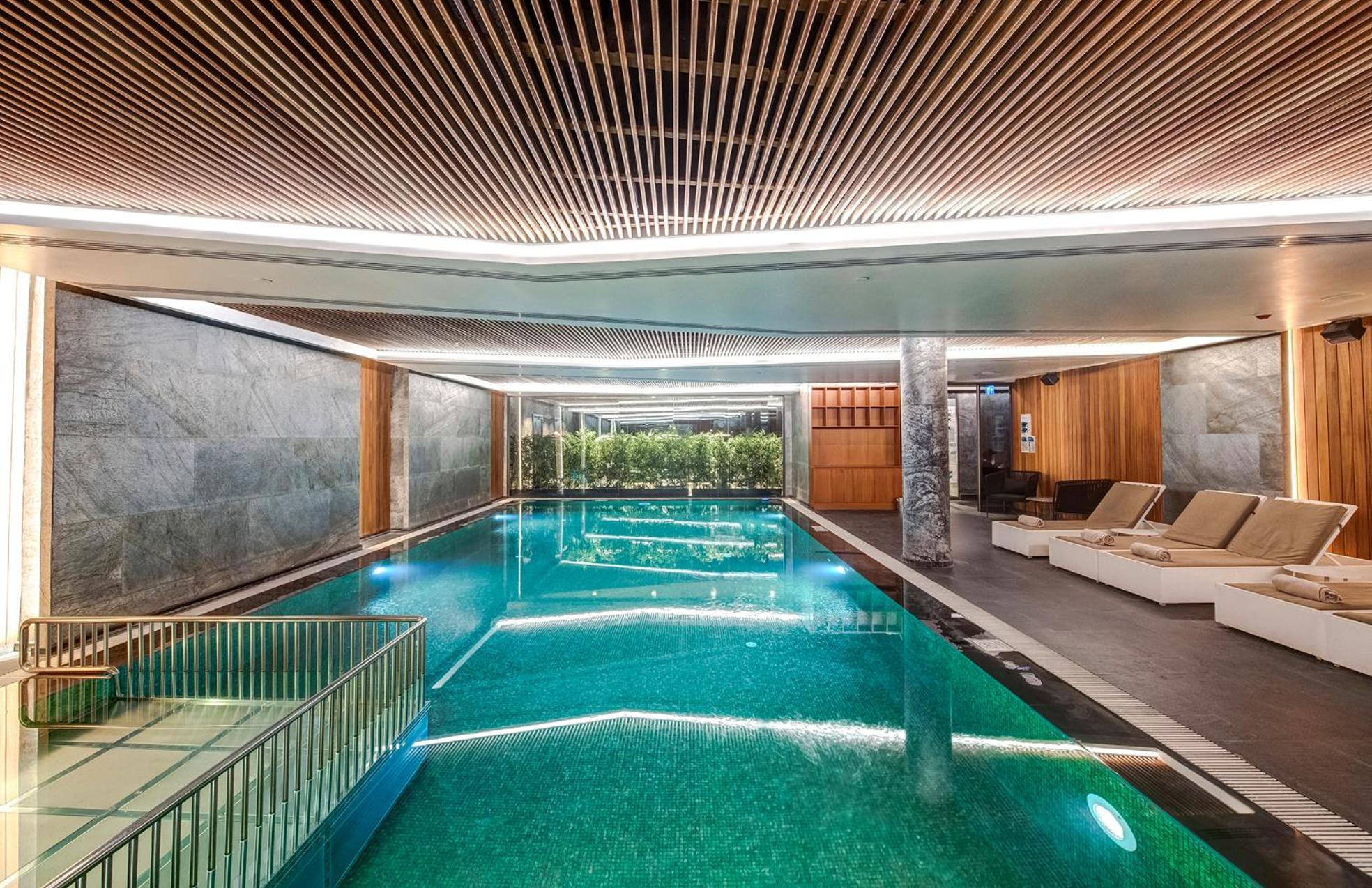 Hotel Doubletree By Hilton Istanbul - Piyalepasa Exteriér fotografie The swimming pool at The Landmark