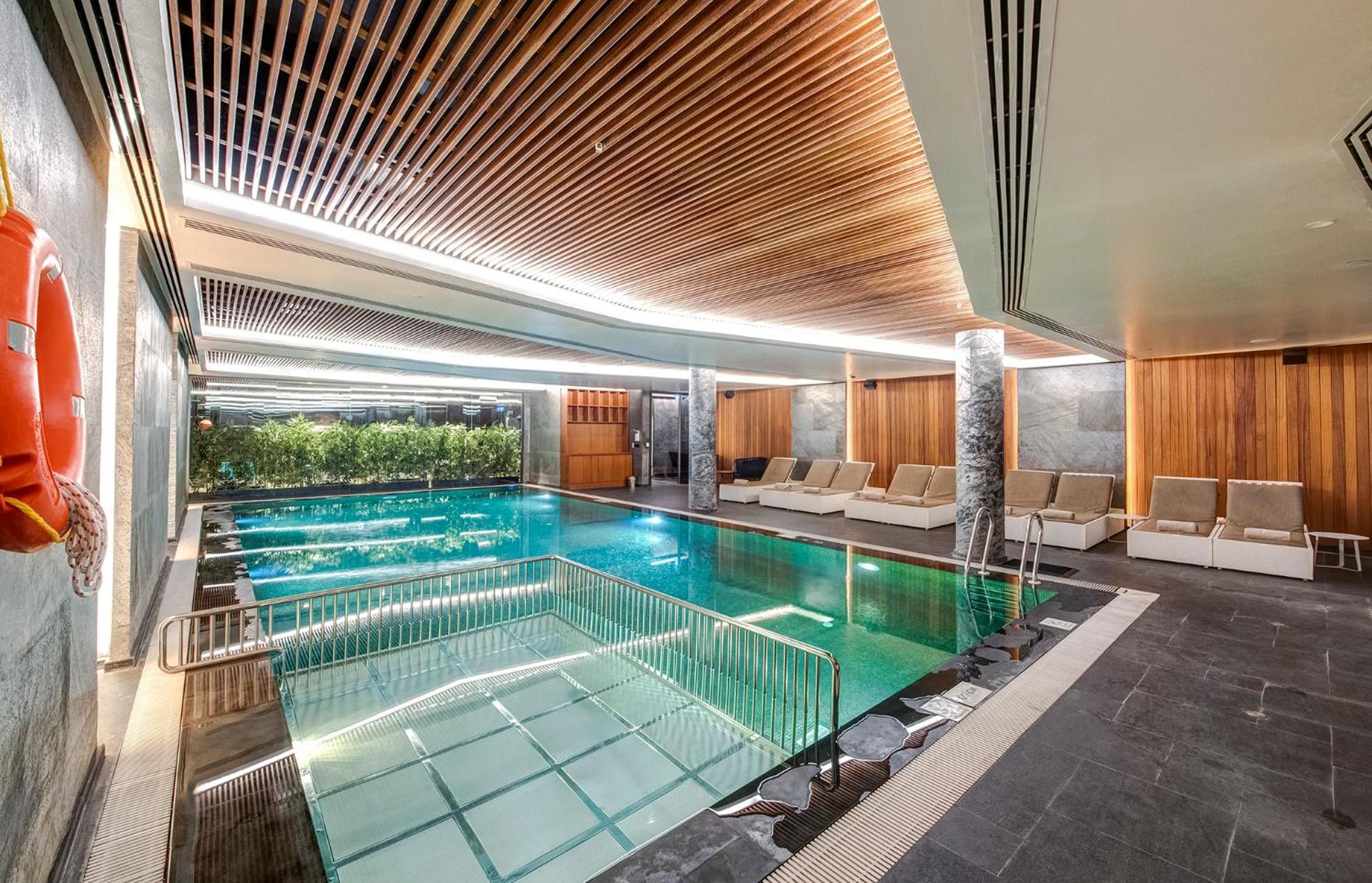 Hotel Doubletree By Hilton Istanbul - Piyalepasa Exteriér fotografie The swimming pool at The Landmark