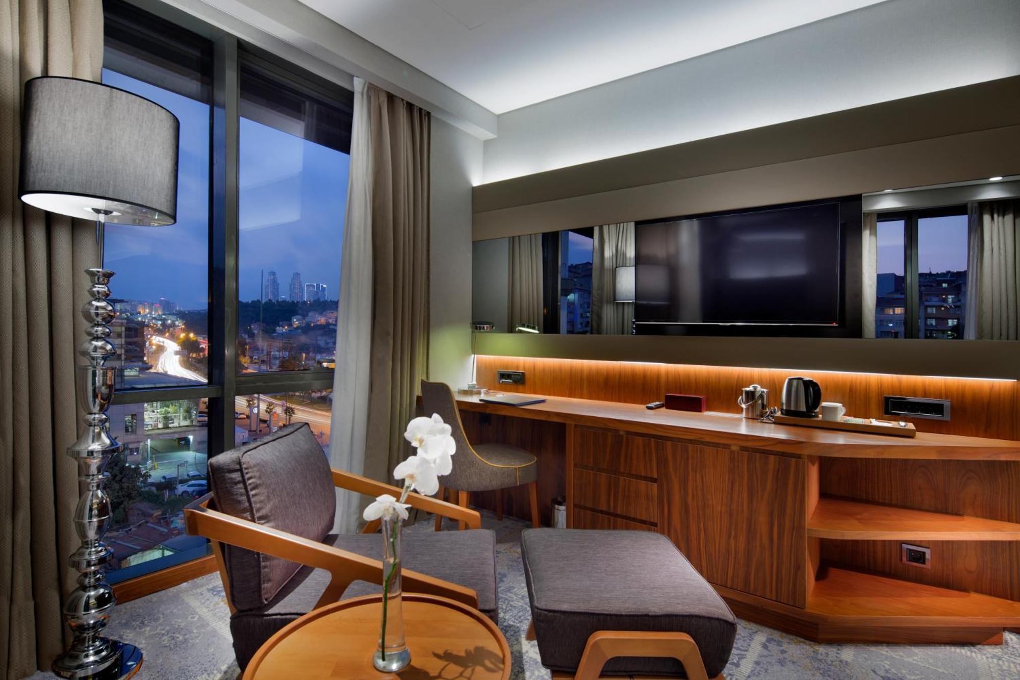 Hotel Doubletree By Hilton Istanbul - Piyalepasa Exteriér fotografie A room at the hotel