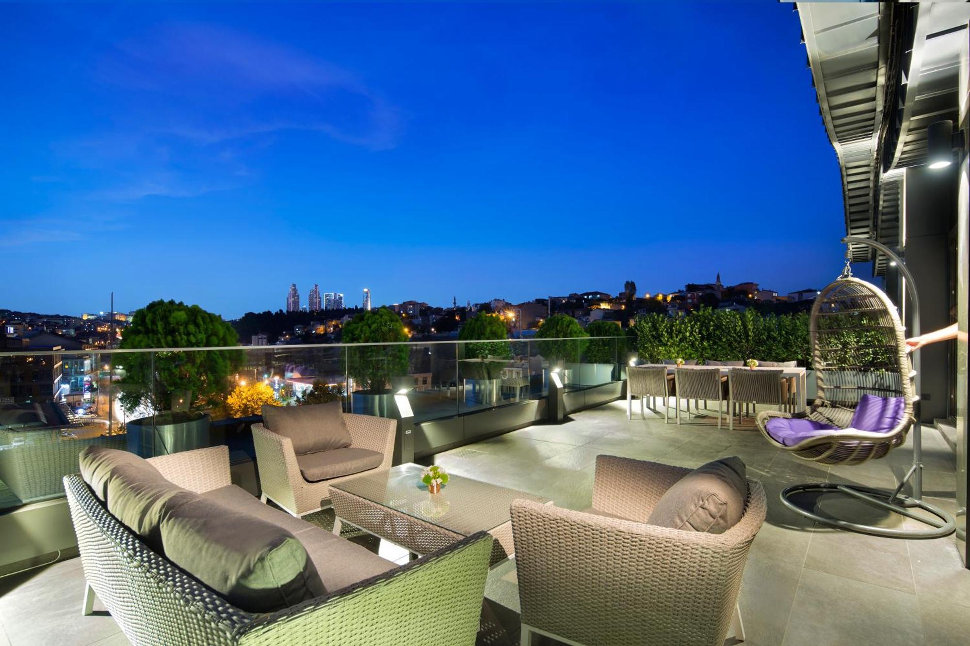 Hotel Doubletree By Hilton Istanbul - Piyalepasa Exteriér fotografie The Sky Bar