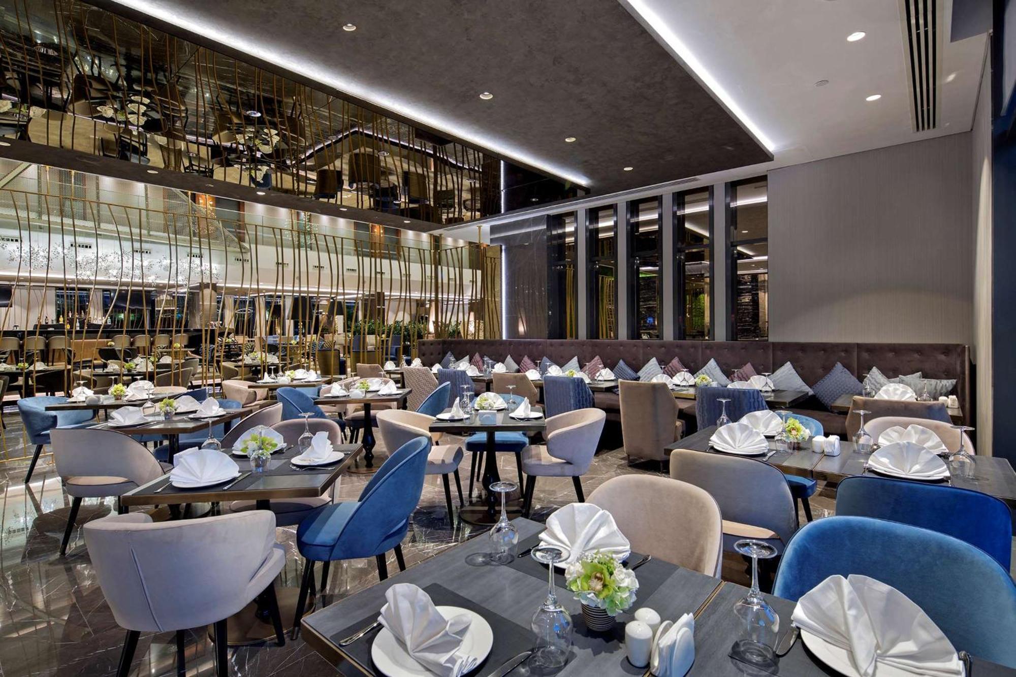 Hotel Doubletree By Hilton Istanbul - Piyalepasa Exteriér fotografie The interior of the restaurant