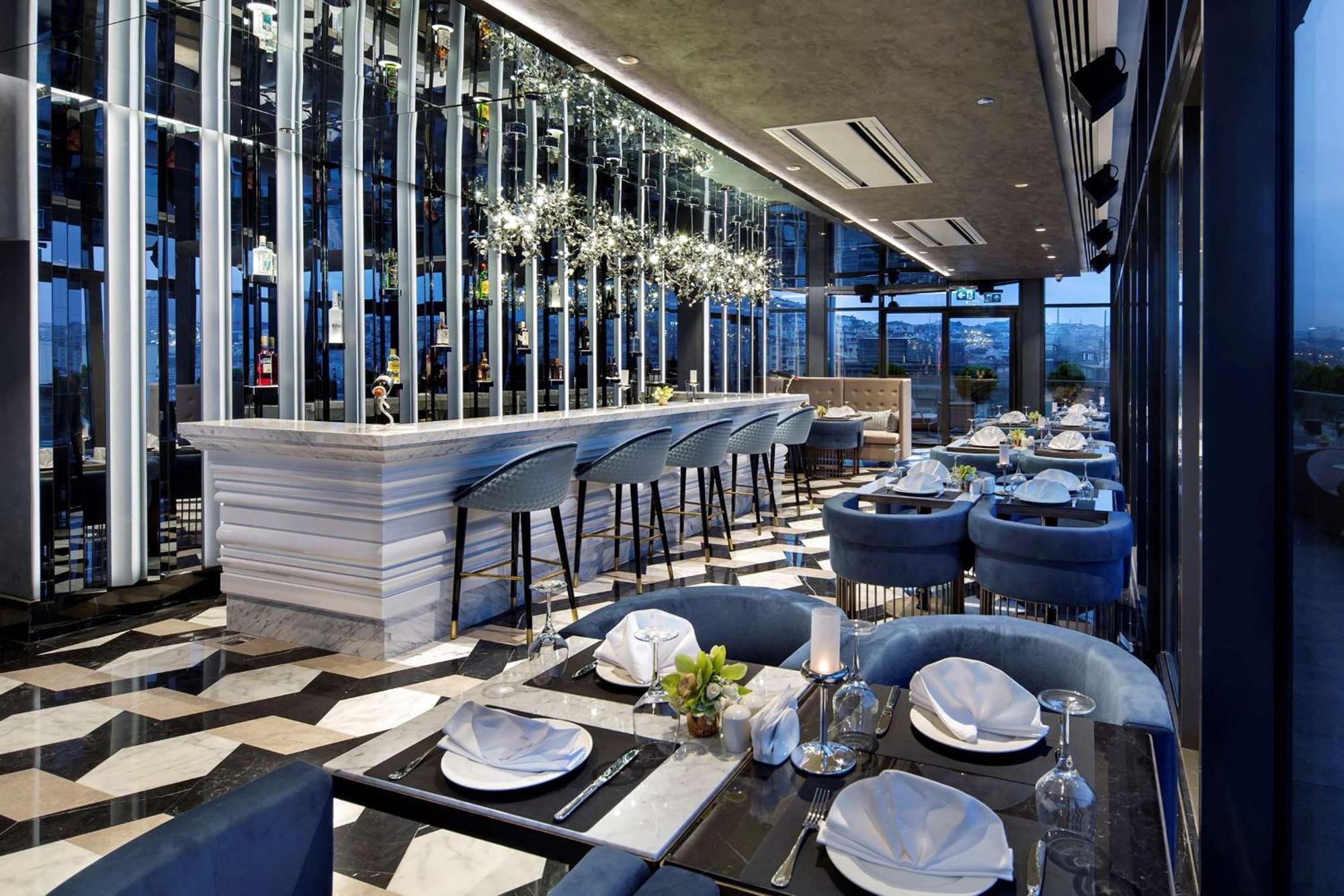 Hotel Doubletree By Hilton Istanbul - Piyalepasa Exteriér fotografie The interior of the restaurant