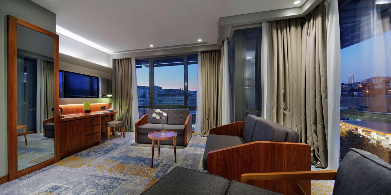 Hotel Doubletree By Hilton Istanbul - Piyalepasa Exteriér fotografie A suite at the hotel