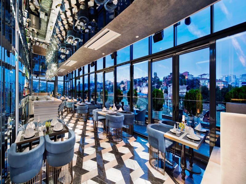 Hotel Doubletree By Hilton Istanbul - Piyalepasa Exteriér fotografie The 360° Sky Bar